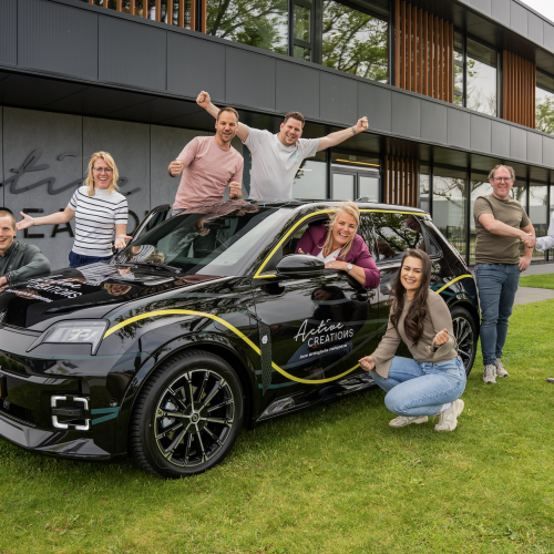 Active Creations neemt nieuwe Renault-teamauto in ontvangst