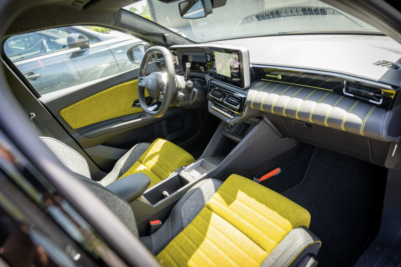 active-creations-neemt-nieuwe-renault-teamauto-in-ontvangst